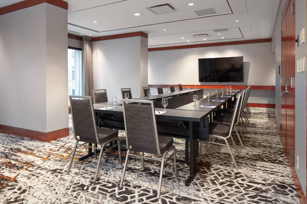 Delta Hotels By Marriott Vancouver Downtown Suites 9