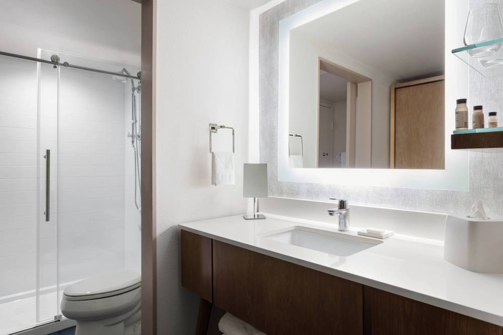 Delta Hotels By Marriott Virginia Beach Bayfront Suites 1