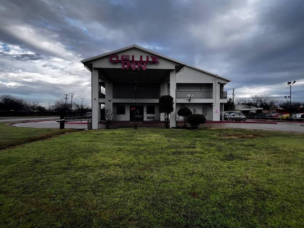 Deluxe Inn Motel By Oyo Grand Prairie Interstate 30