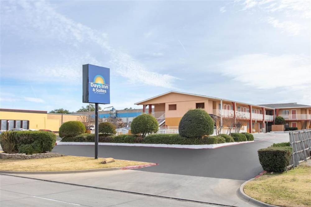 Di Suites Arlington Six Flags