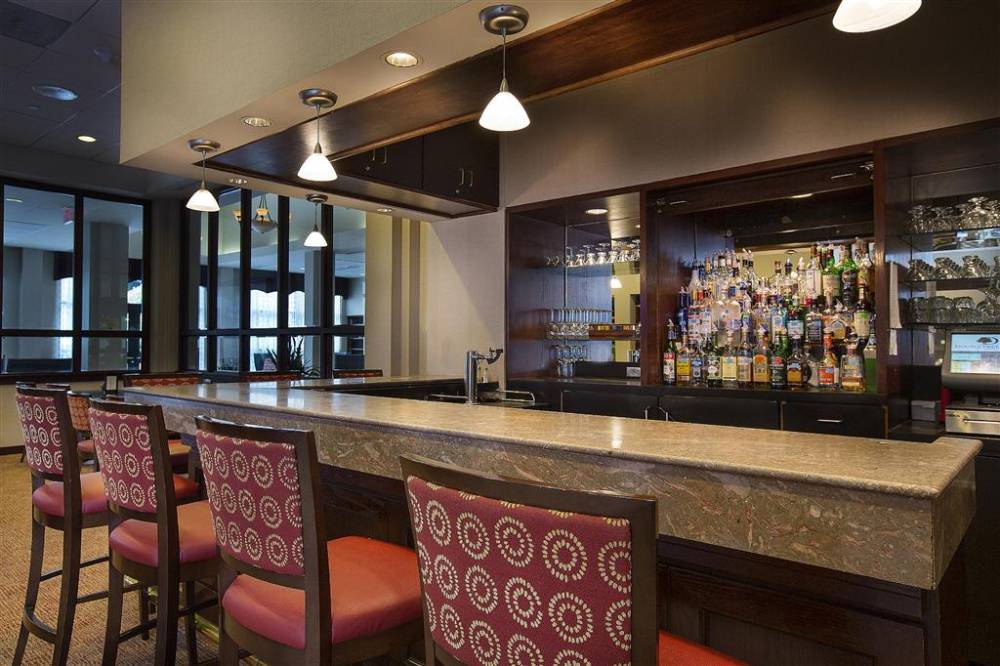 Doubletree By Hilton Charlotte Airport 4
