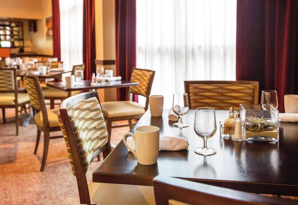 Doubletree By Hilton Charlotte Airport 5