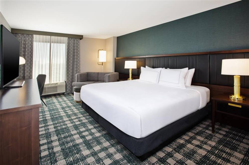 Doubletree By Hilton Lansing 8