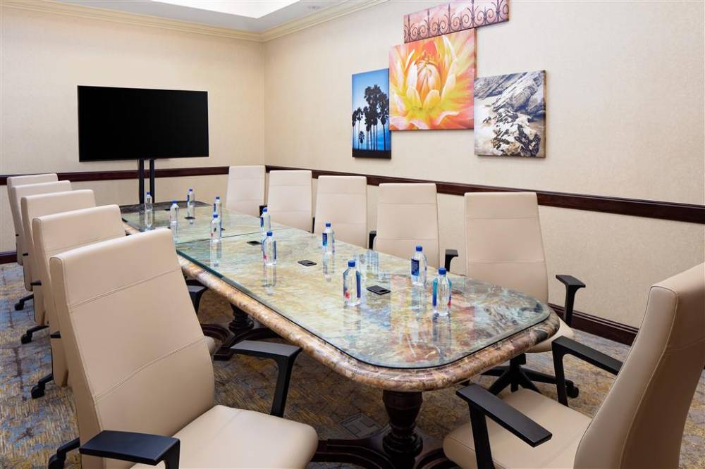 Doubletree By Hilton Santa Ana-orange County Airport 2