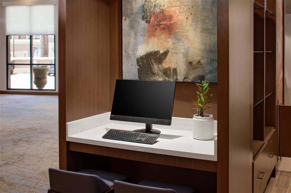 Doubletree By Hilton Santa Ana-orange County Airport 5