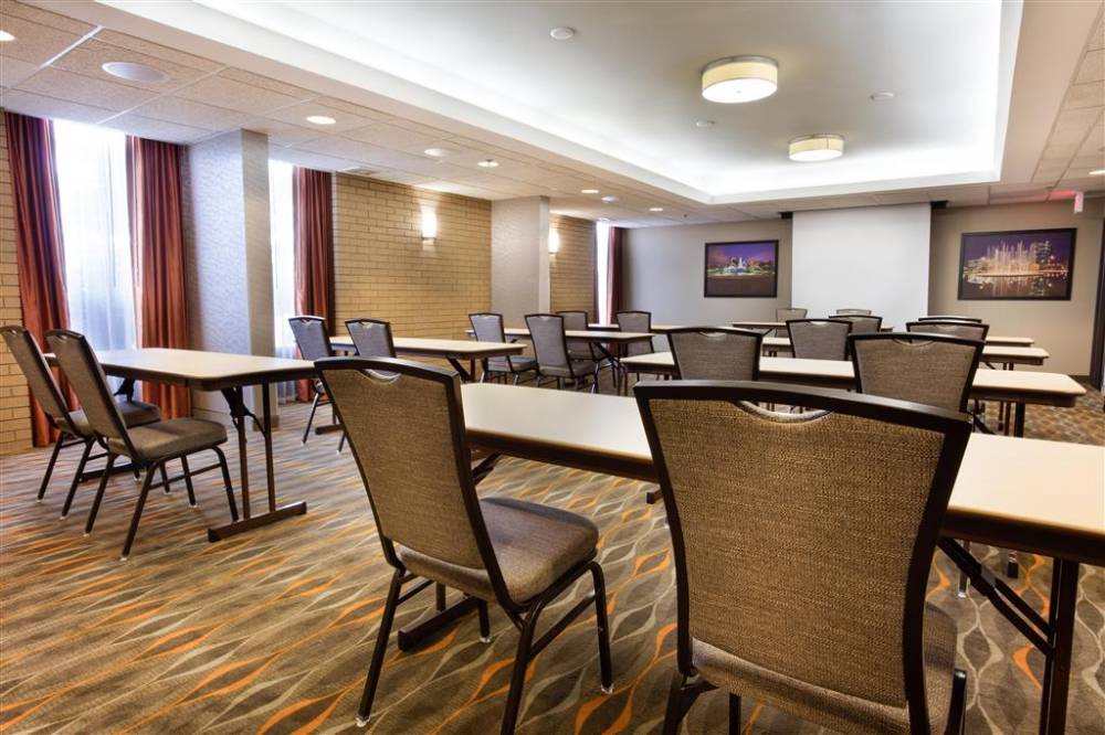 Drury Inn And Suites Kansas City Airport 2