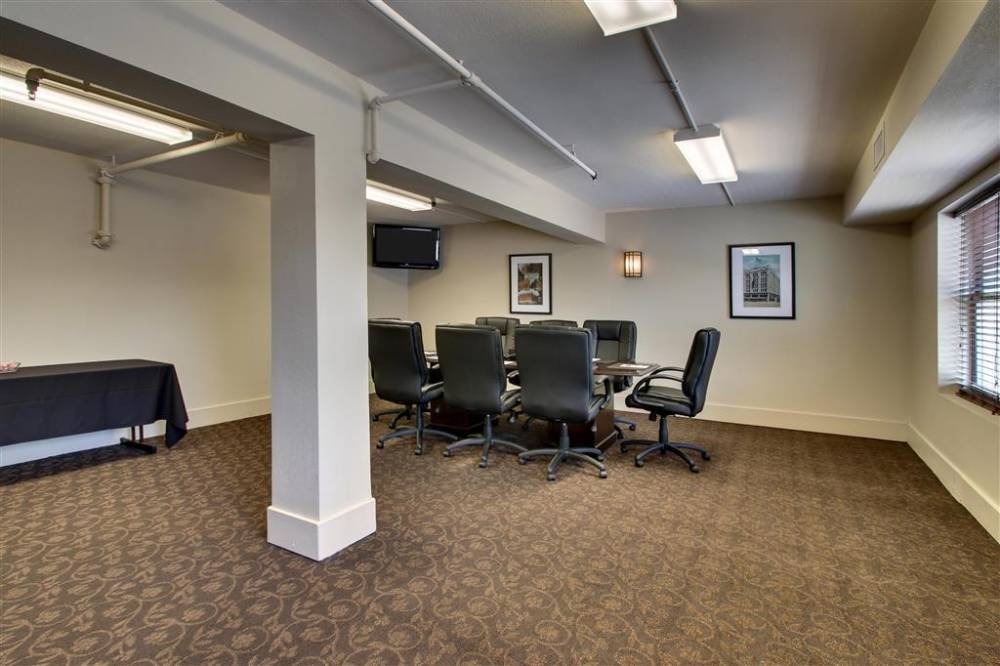 Drury Plaza Hotel Broadview Wichita 2