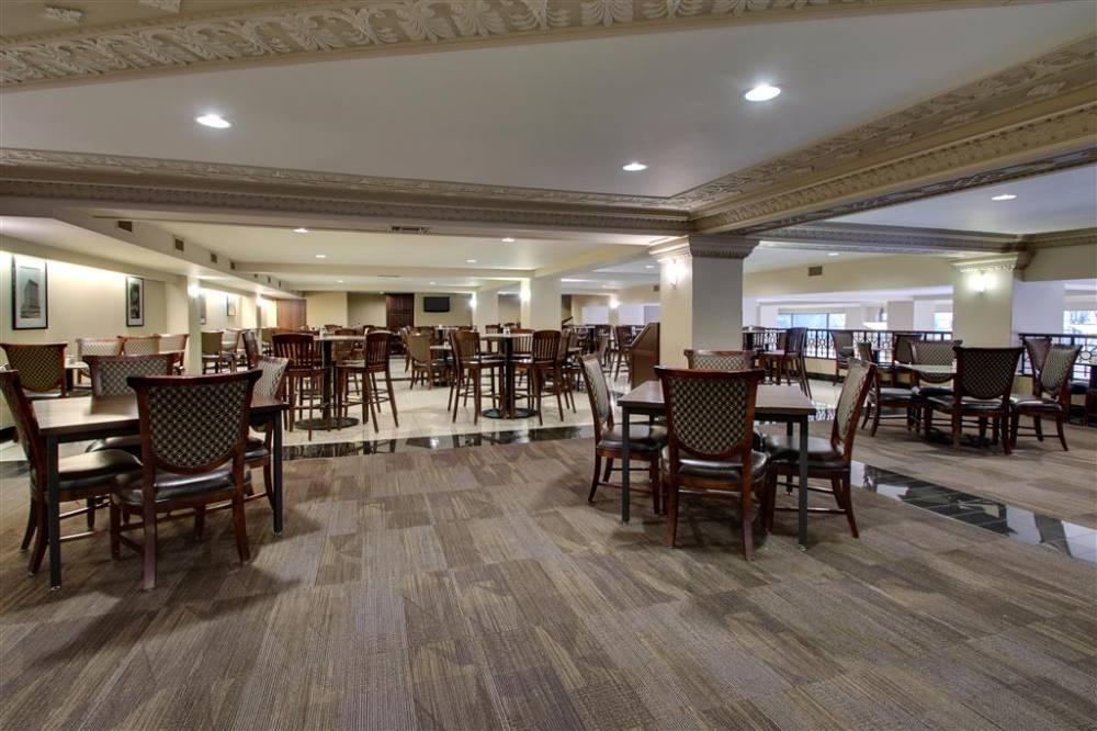 Drury Plaza Hotel Broadview Wichita 10