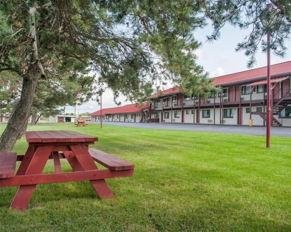 Econo Lodge Buffalo South 5