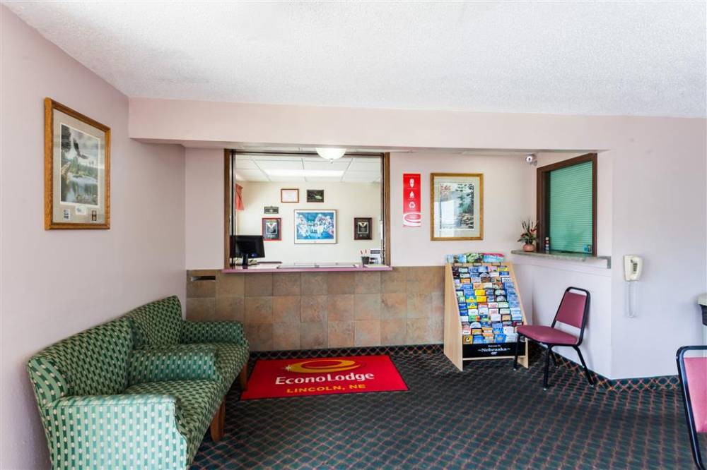 Econo Lodge 3