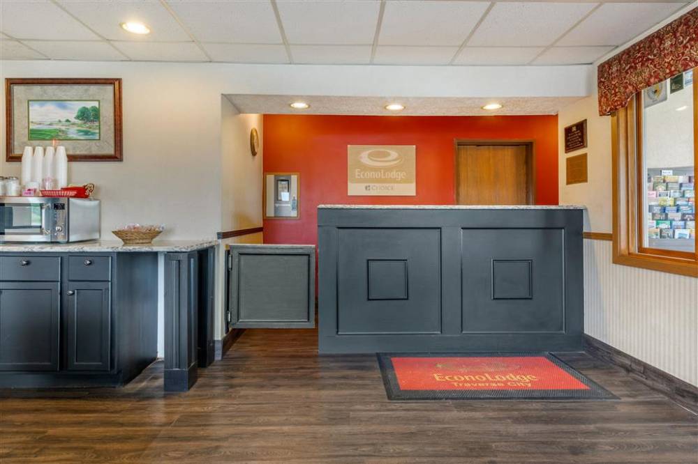 Econo Lodge 2
