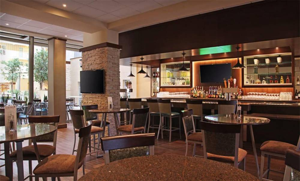 Embassy Suites By Hilton Dallas-market Center 4
