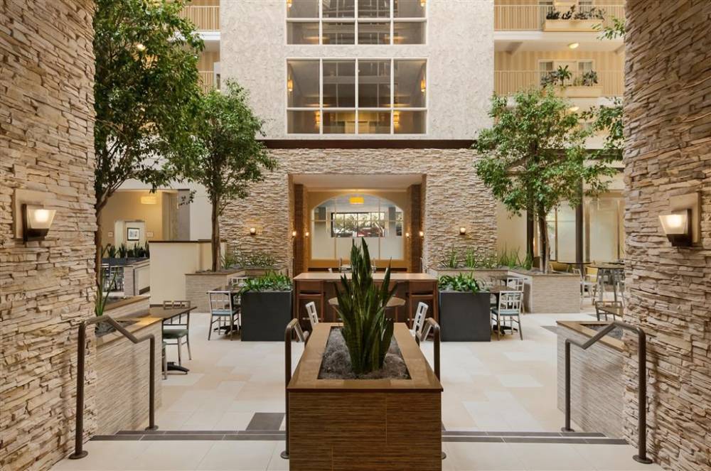 Embassy Suites By Hilton Dallas-market Center 3