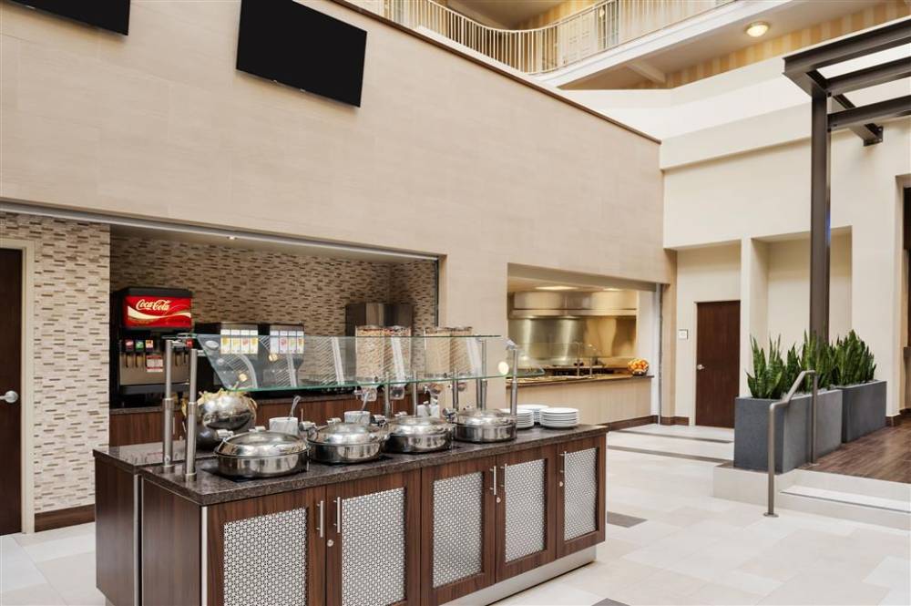Embassy Suites By Hilton Dallas-market Center 6