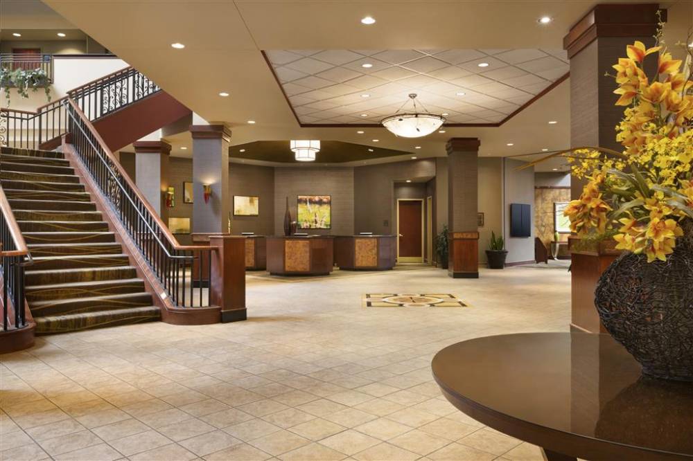 Embassy Suites By Hilton Lincoln 3