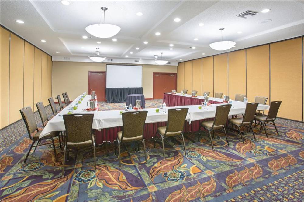 Embassy Suites By Hilton Phoenix Biltmore 2