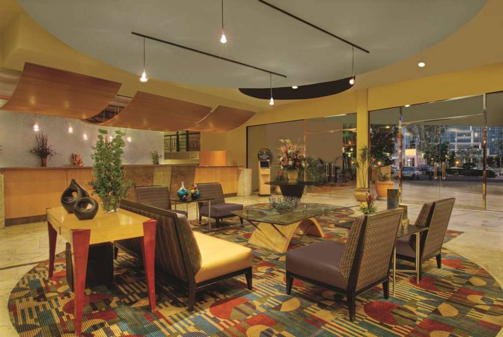 Embassy Suites By Hilton Phoenix Biltmore 4