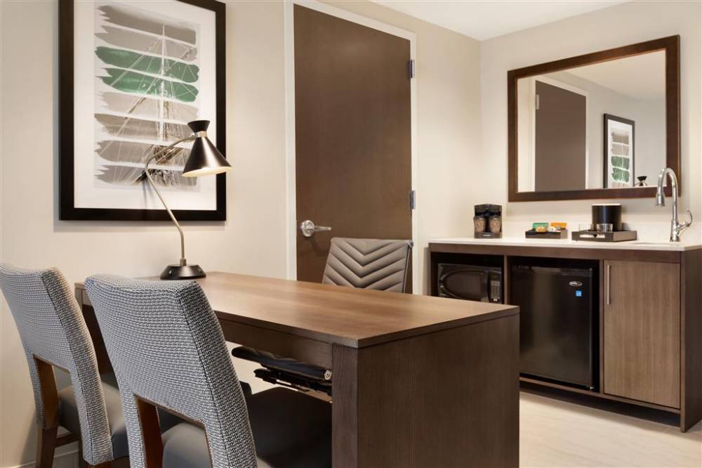 Embassy Suites By Hilton Wilmington Riverfront 9