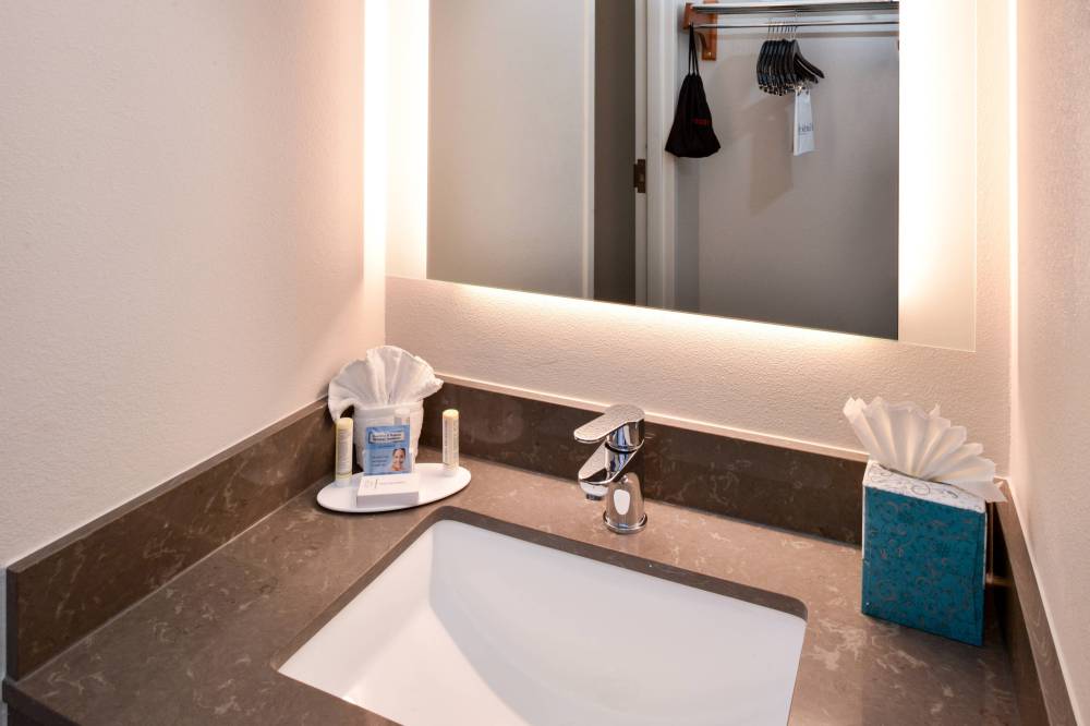 Fairfield Inn And Suites By Marriott Arlington Near Six Flags