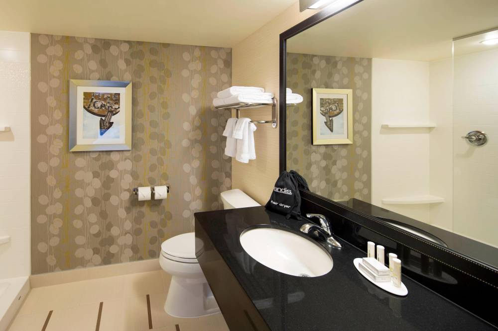 Fairfield Inn And Suites By Marriott Calgary Downtown 3