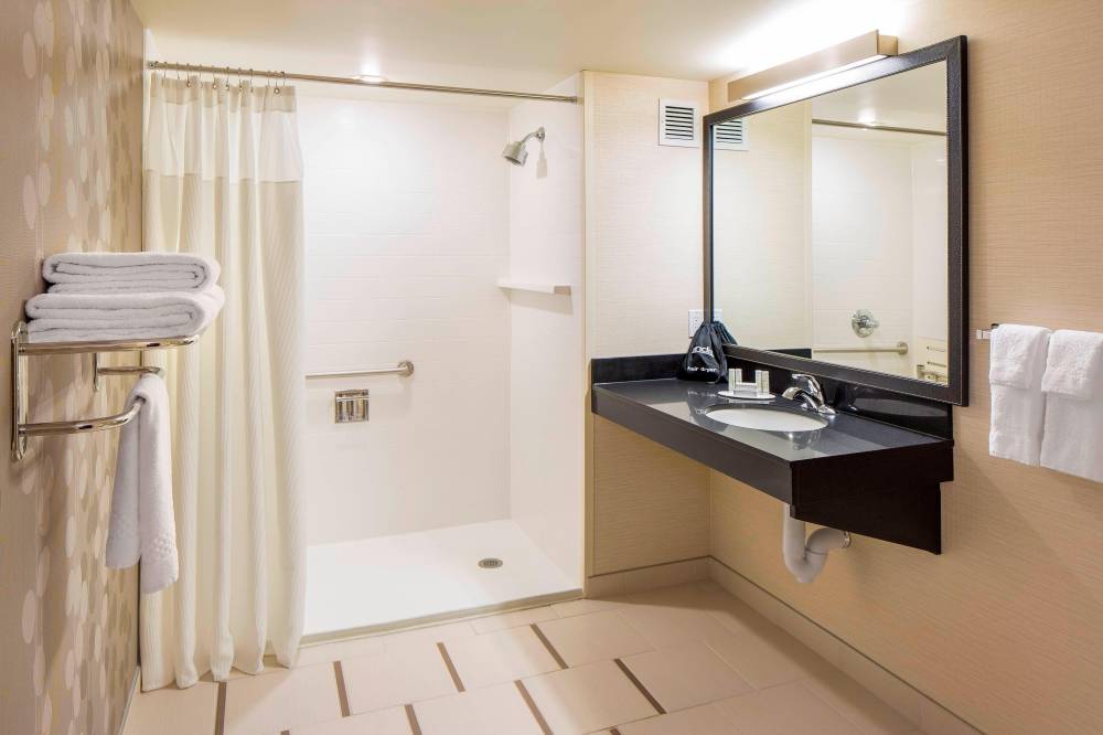 Fairfield Inn And Suites By Marriott Calgary Downtown 4