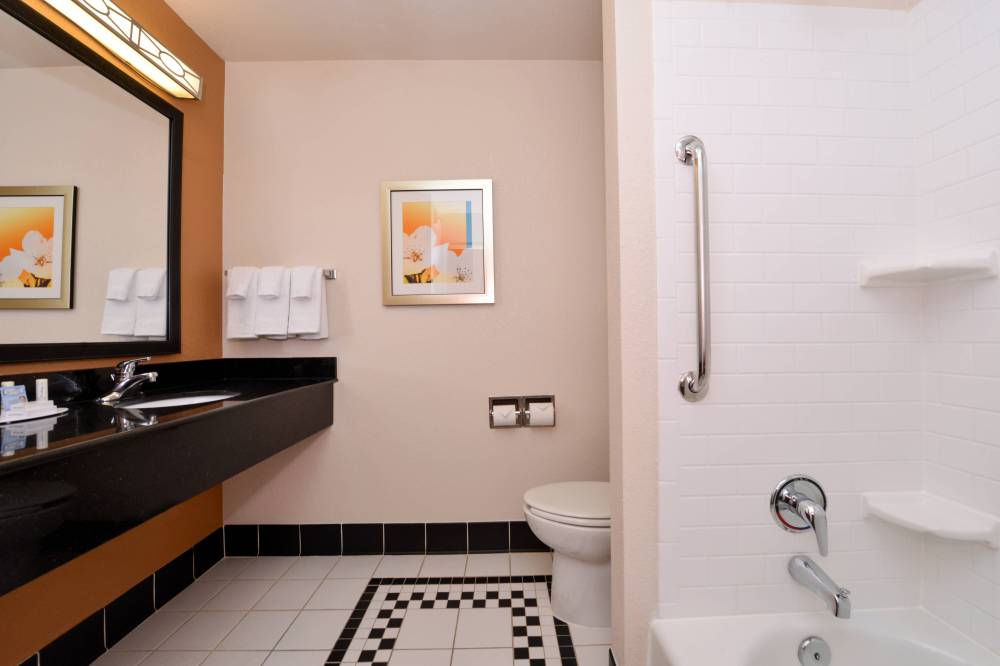 Fairfield Inn And Suites By Marriott Fort Wayne 3