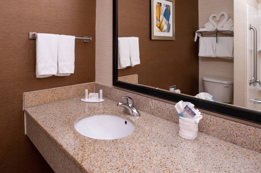 Fairfield Inn And Suites By Marriott Greensboro Wendover 1