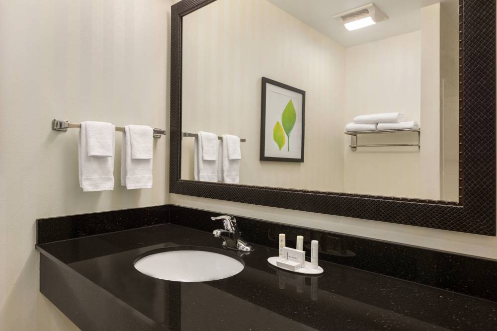Fairfield Inn And Suites By Marriott Jacksonville West/chaffee Point 1