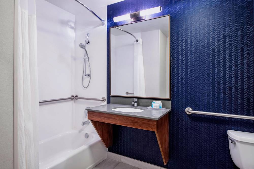 Fairfield Inn And Suites By Marriott Kelowna 2