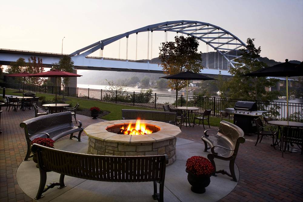 Fairfield Inn And Suites By Marriott Pittsburgh Neville Island 6