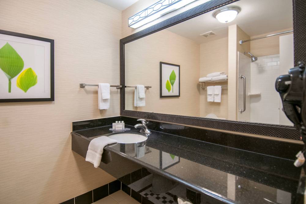 Fairfield Inn And Suites By Marriott San Antonio North-stone Oak 1