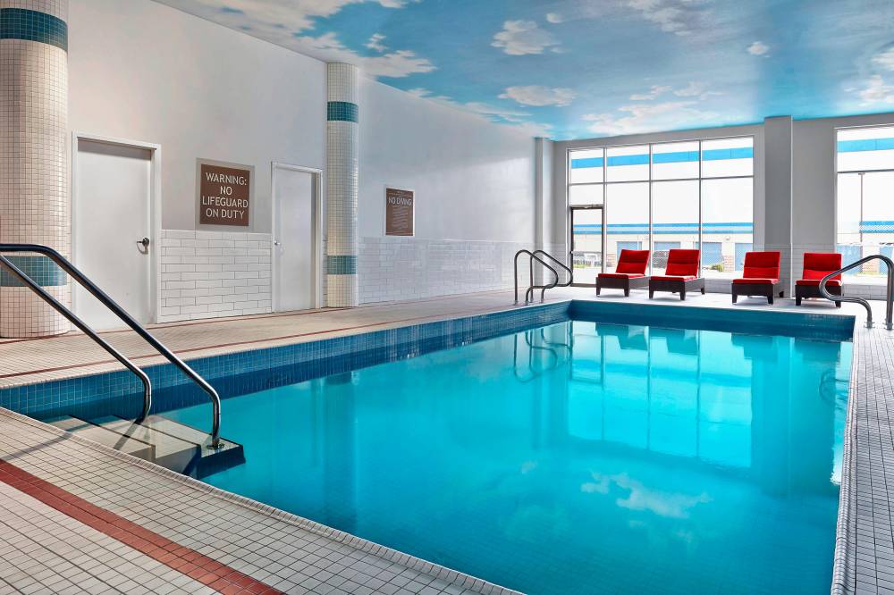 Four Points By Sheraton Calgary Airport 5