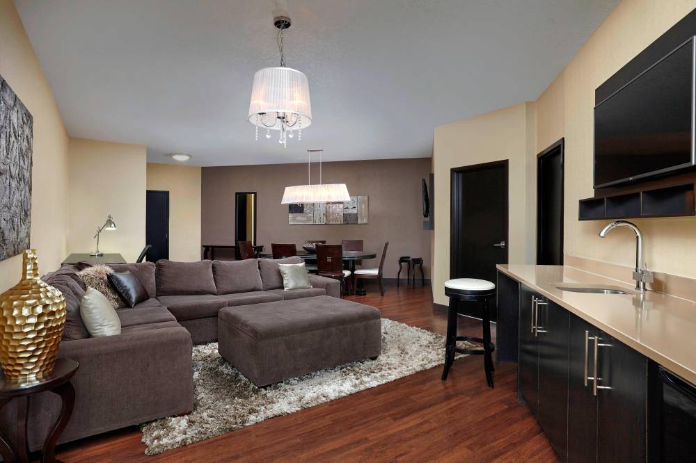 Four Points By Sheraton Hotel And Suites Calgary West 9