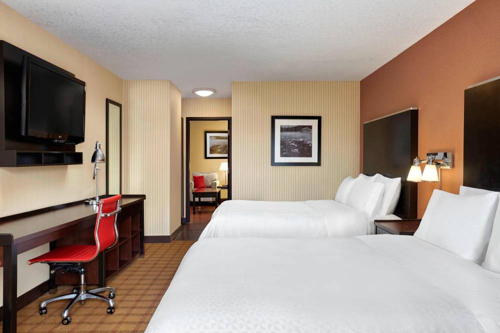 Four Points By Sheraton Hotel And Suites Calgary West 8