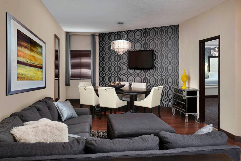 Four Points By Sheraton Hotel And Suites Calgary West 10