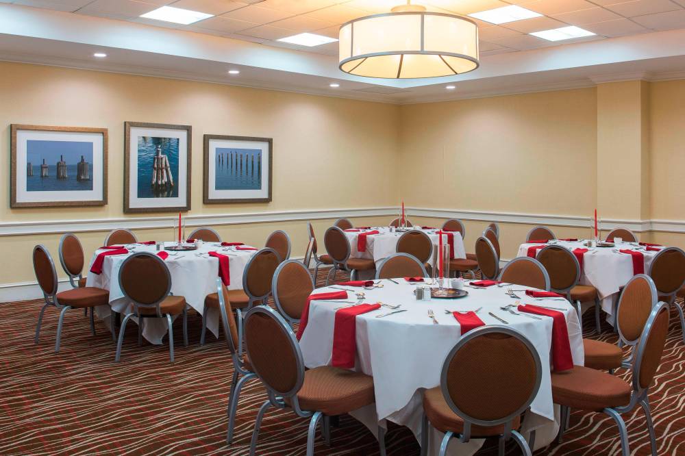 Four Points By Sheraton Suites Tampa Airport Westshore 9
