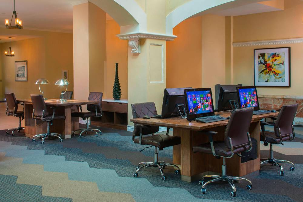 Four Points By Sheraton Suites Tampa Airport Westshore 4