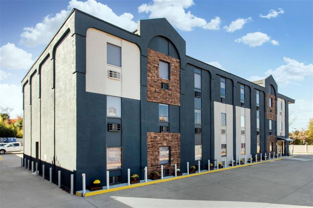 Gallus Stadium Park Inn Ascend Hotel Col 2