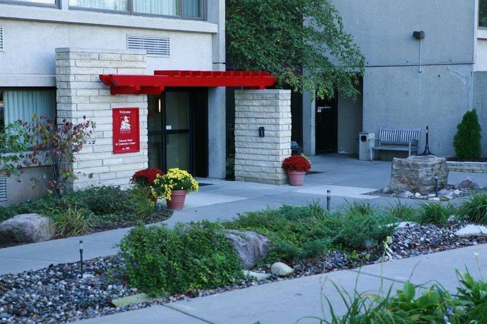 Gateway Hotel And Conference Center 2