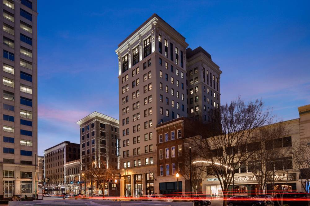 Glass Light Hotel And Gallery Autograph Collection
