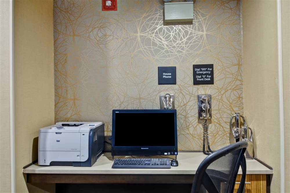 Hampton Inn Albany-wolf Road 4