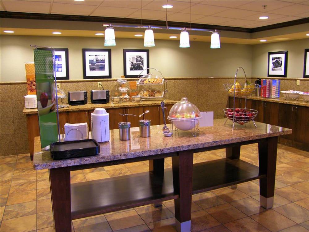 Hampton Inn & Suites Lincoln - Northeast I-80 4