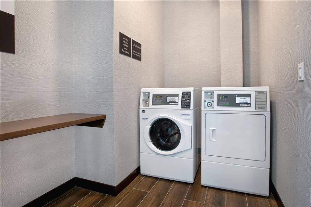 Hampton Inn & Suites Ottawa West 4