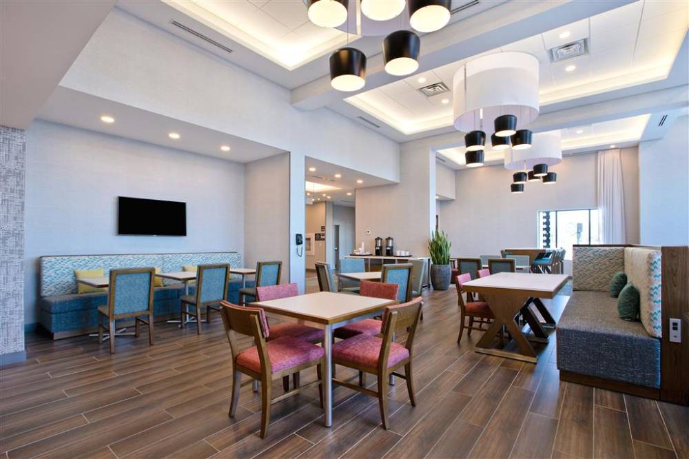 Hampton Inn & Suites Ottawa West 3