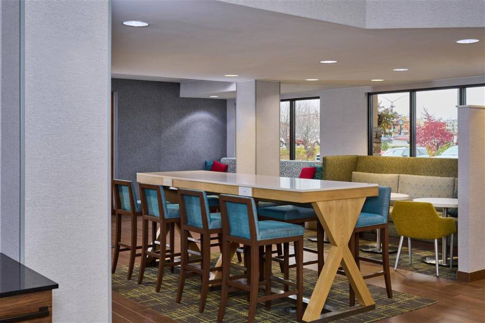 Hampton Inn Anchorage 3