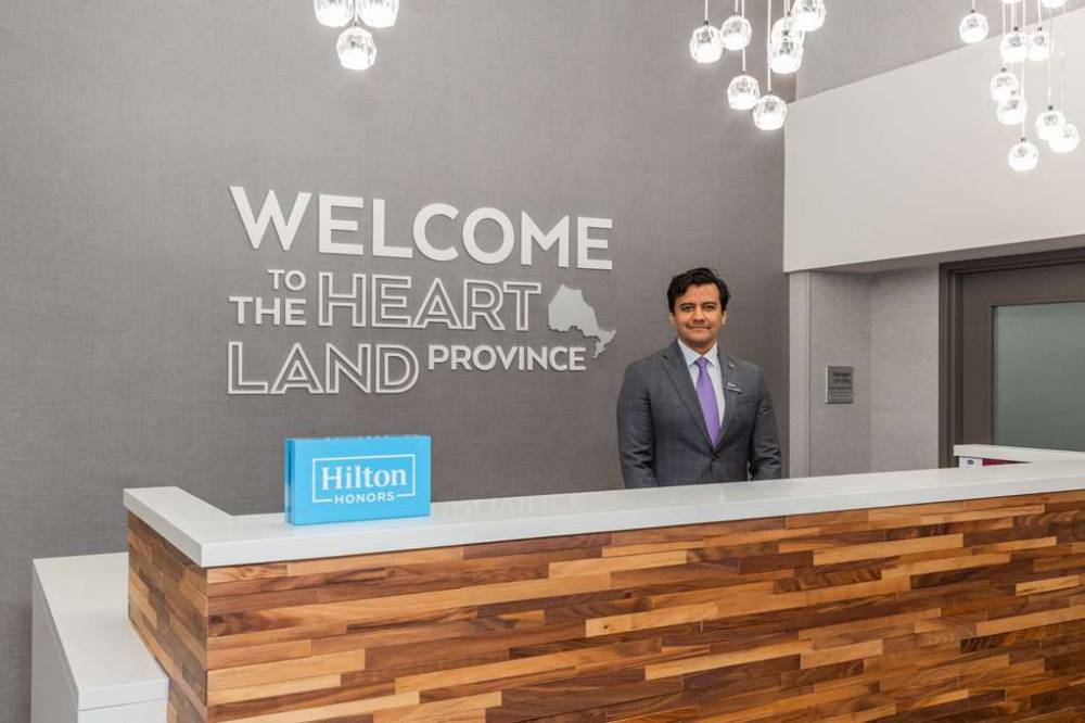 Hampton Inn And Suites By Hilton Toronto Downtown 3