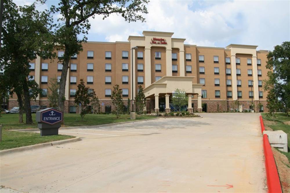 Hampton Inn And Suites Dallas-arlington Nrth-entertainmnt Dist