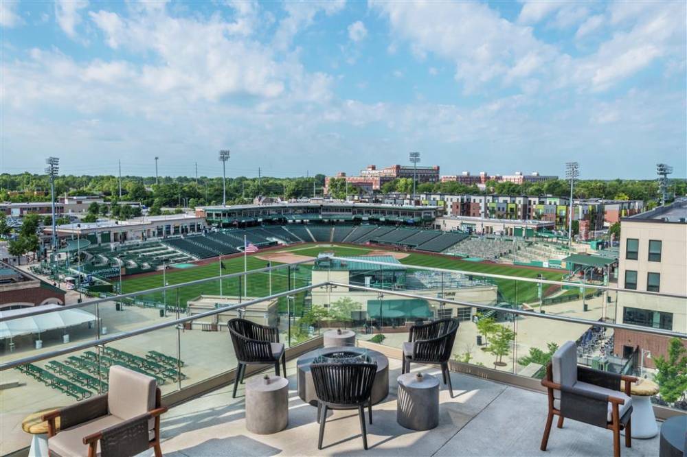 Hampton Inn And Suites Fort Wayne Downtown 2