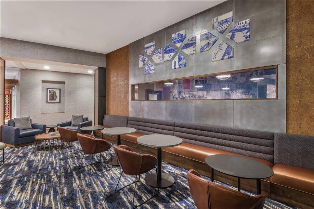 Hampton Inn And Suites Fort Wayne Downtown 4
