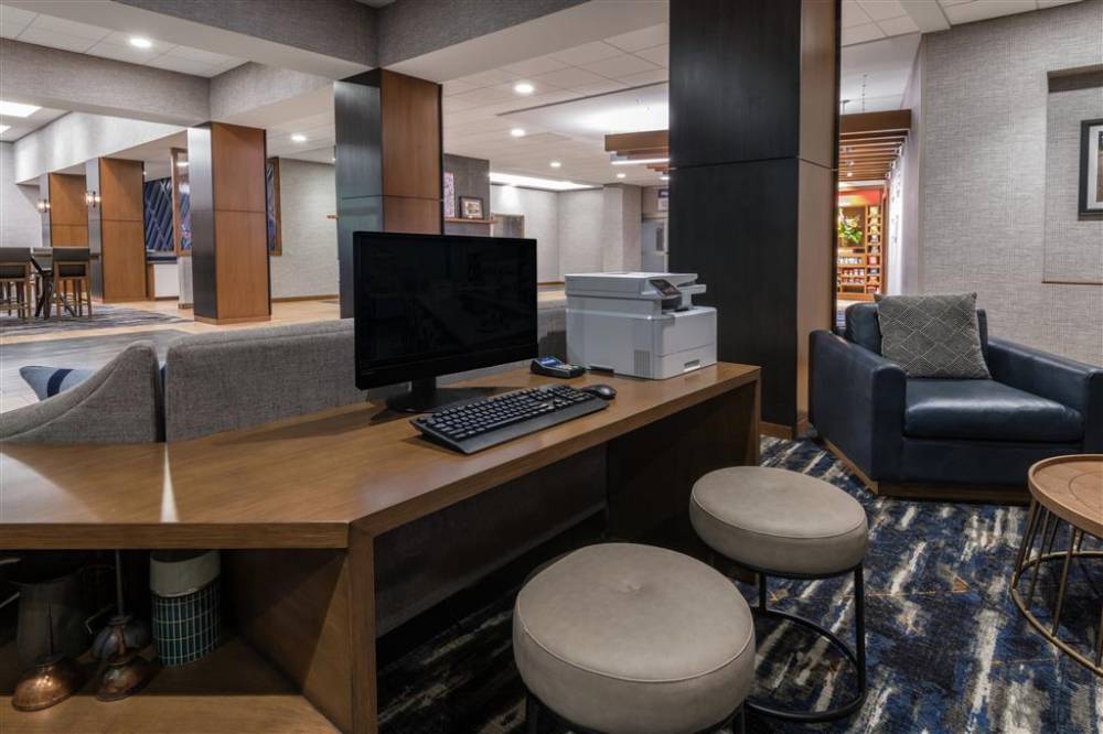 Hampton Inn And Suites Fort Wayne Downtown 7